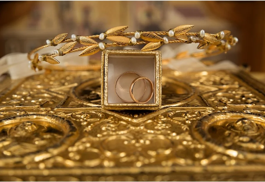 What defines the exquisite craftsmanship behind handmade jewelry?